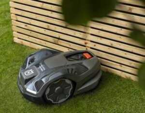 v02_09E0A7B5D8BAD30A19E08FF9BC01E1A8.jpg HUSQVARNA AUTOMOWER AM 410XE NERA- ROBOTKLIPPER