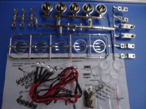 v02_2273FF0D44381522241027102FF26DD8.jpg ROOF MOUNT LIGHT SET 5 LED CHROME