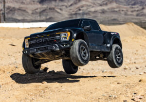 v02_241BB0B13AEFC7D882C49C828265C302.jpg FORD F-150 RAPTOR-R 4WD RTR BLACK- TRAXXAS