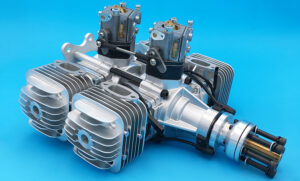 v02_46EF14420C1C0AF1ACFD10891B2FA5D2.jpg DLE 120CC B4 BENSINMOTOR MED POTTE OG TENNING