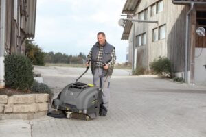 v02_4C1A7B7D744FECC2275E72B592C9A697.jpg FEIEMASKIN KM 75/40 WP BENSIN MOTOR KÄRCHER