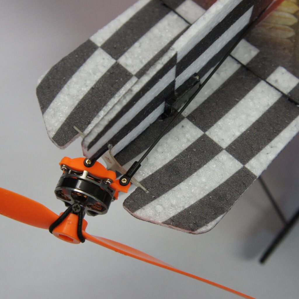 EXTRA 330 SUPERLITE GREEN RC FACTORY
