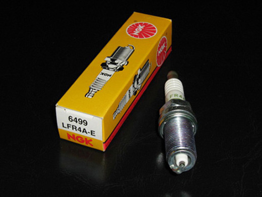 LFR4A-E NGK PLUGG 8M0176683 LFR4AE