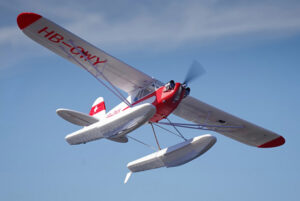 v02_91D4583AED367B5AAFE034561A6898CA.jpg J3 CUB V4 1400MM W/FLOATS REFLEX V2-GYRO PNP FMS