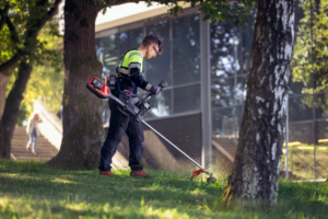 v02_94F13157896305631E096A4237AF42E9.png HUSQVARNA 525IRXT - BAT.RYDDESAG U/BAT.OG LADER