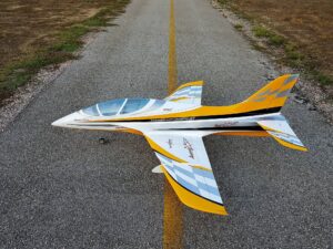 v02_A908787003264F9C21F4DA3B64406FF0.jpg SEBART AVANTI XS 1,9M WITHE/YELLOW W/LANDING GEAR