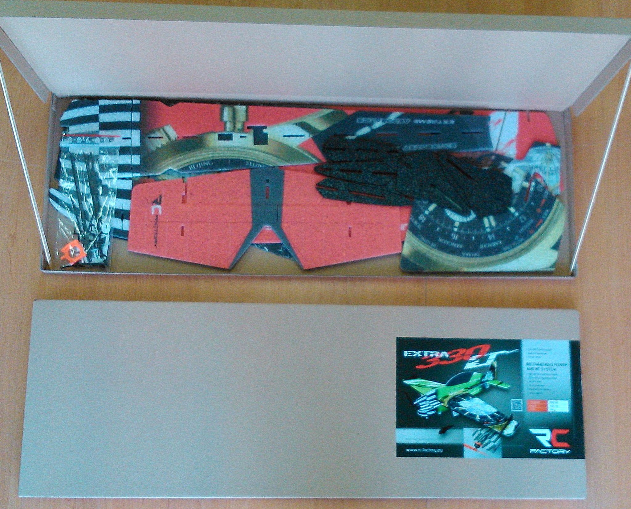 EXTRA 330 SUPERLITE GREEN RC FACTORY - Bilde 2