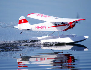 v02_D510CB22963AE4D14BF1A7B2D4087F13-1.jpg J3 CUB V4 1400MM W/FLOATS REFLEX V2-GYRO PNP FMS