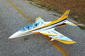 v02_E12826E2D71A4AF0C9728E9C951DB3A9.jpg SEBART AVANTI XS 1,9M WITHE/YELLOW W/LANDING GEAR