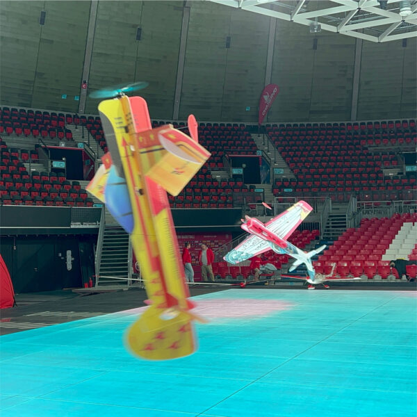 YAK 55 INDOOR YELLOW RC FACTORY - Bilde 5